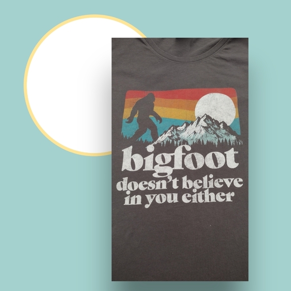 🎯🎯SALE🎯🎯 Vintage Big Foot Doesn't Believe in you Either" Grey Top Sz M - Picture 3 of 4